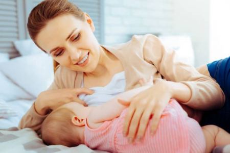 كم مدة الرضاعة الطبيعية للطفل وطريقتها